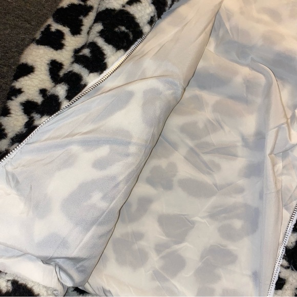Black & White Leopard Print Teddy Jacket - Picture 6 of 6